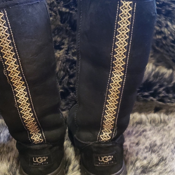 Uggs Black Tall Revival Boots Sheepskin 7 W - Picture 5 of 11